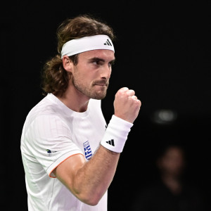 Ο Τσιτσιπάς έκανε το 1-1 για την Ελλάδα επικρατώντας με δυσκολία του Μαγκαντάν