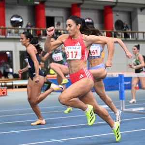 Βολιδα η Ιωσηφίδου στα 60μ με εμπόδια - Πανελλήνιο ρεκόρ Κ18 από την κόρη του Κώστα Μπακογιάννη