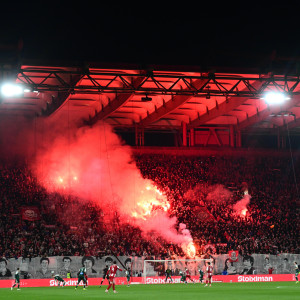 Ράγισαν καρδιές στο «Γ. Καραϊσκάκης»: Συγκλονιστική ατμόσφαιρα για τα θύματα της Θύρας 7 (video, photos)