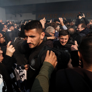 Από τους πανηγυρισμούς στο αεροδρόμιο, «καρφί» στην προπόνηση οι παίκτες του ΟΦΗ