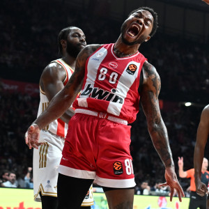 Παραλίγο να κατεδαφίσει την μπασκέτα: Το τρομέρο putback κάρφωμα του Τζόουνς (video)