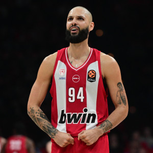 Ο Εβάν Φουρνιέ γιόρτασε τον Άγιο Βαλεντίνο αγκαλιά με... Τρίγωνα Πανοράματος