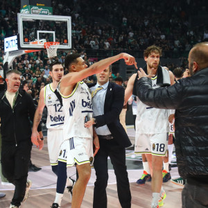 Το βίντεο που ο Μπόλντγουιν πατάει στο τριφύλλι και κοιτάζει προκλητικά τους παίκτες του Παναθηναϊκού