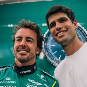 Συνάντηση κορυφής στο Μπαχρέιν: Ο Κάρλος Αλκαράθ φωτογραφήθηκε με το ίνδαλμά του, Φερνάντο Αλόνσο (photo)