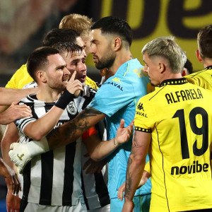 Χαμός μεταξύ των ποδοσφαιριστών στο φινάλε του Άρης - ΠΑΟΚ (photos & video)