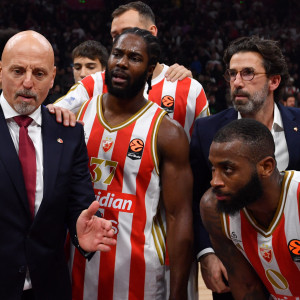 O Ερυθρός Αστέρας έφτασε στην Ελλάδα για το ματς με τον Ολυμπιακό - Τι ισχύει με Τάισον Κάρτερ