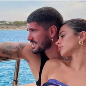 «Του είπα ότι τον αγαπώ και μου απάντησε ότι αυτός αγαπά τον Μέσι» - Συμπαίκτης του Αργεντινού... γείωσε την σύντροφό του (photo)