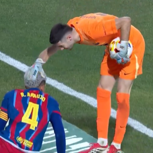 Απίθανη γκάφα από τον Γκαρθία: Βγήκε κόρνερ με την μπάλα στα χέρια του (video)