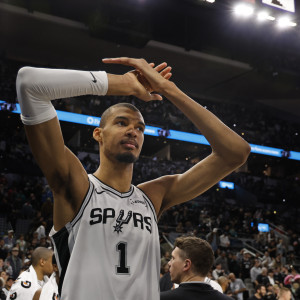 Οι Πέισερς πήραν τη ματσάρα της Νέας Υόρκης, με εξωγήινο Γουεμπανιαμά οι Σπερς