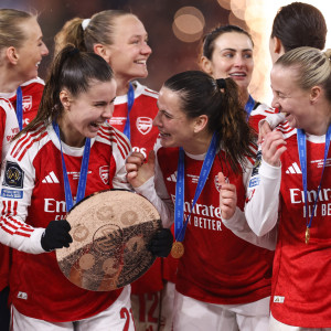 Μία νίκη δύο εκατομμυρίων: Η ομάδα γυναικών της Άρσεναλ κατέκτησε το πιο... ακριβό τρόπαιο (vid)