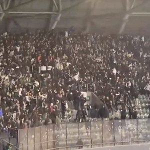 Σοκαριστικό ατύχημα στο Κοτσαέλισπορ-Μπεσίκτας: Φίλαθλος έπεσε από τις κερκίδες και νοσηλεύεται σε κρίσιμη κατάσταση