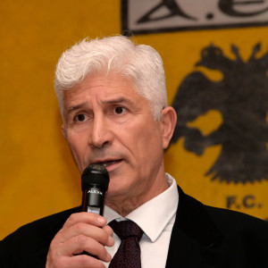 Μανωλάς σε Ηλιόπουλο για διαιτησία: «Πρόσεχε πρόεδρε μην πάρεις περισσότερες κάρτες από μένα!»