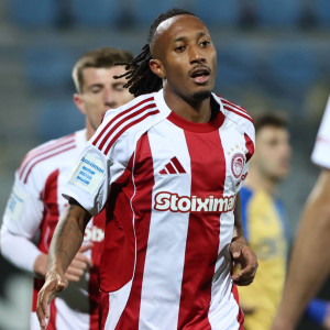 O Ποντένσε... χόρεψε, ο Ταρέμι πάσαρε και ο Μαρτίνς έκανε το 3-0 του Ολυμπιακού στην Τρίπολη (video)