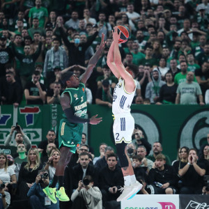 Με buzzer beater του Μπάλντουιν ο Παναθηναϊκός «λύγισε» σε μια επεισοδιακή «μάχη» από τη Φενέρμπαχτσε