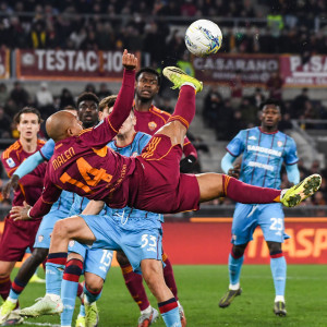 Με πρωταγωνιστή τον Μάλεν η Ρόμα γύρισε στις νίκες και έπιασε τη Γιουβέντους στην κατάταξη