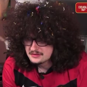 Η ατελείωτη νύχτα του οπαδού της Μάντσεστερ Γιουνάιτεντ σε μια ζωντανή μετάδοση που έσπασε ρεκόρ