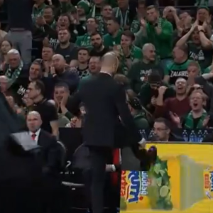 Ο Νέντοβιτς έχασε ελεύθερο κάρφωμα και ο Σπανούλης κλώτσησε τις διαφημιστικές πινακίδες (video)