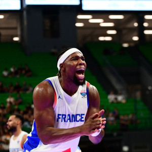 Κρίσιμες ώρες για Γιαμπουσέλε και Χέις-Ντέιβις στο NBA, περιμένει στη γωνία ο Παναθηναϊκός