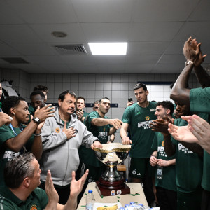 Τα «έσπασαν» στα αποδυτήρια οι παίκτες του Παναθηναϊκού μετά την κατάκτηση του Allwyn FInal 8 (photos)