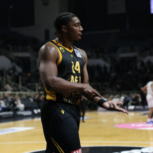 Η επεισοδιακή επιστροφή του Μπάρτλεϊ στην Πυλαία και η «απάντηση» στο παρκέ