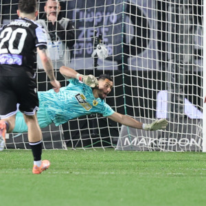 Ο Στρακόσια «κυνηγάει» τον πατέρα του και στέλνει μήνυμα τίτλου