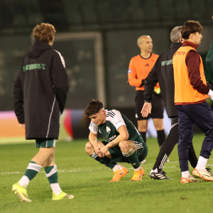 Ο Κάτρης απαρηγόρητος έβαλε τα κλάματα μετά το τέλος του ματς και ο κόσμος τον χειροκρότησε