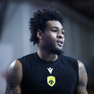 Rambo beats: Η... άλλη πλευρά, γεμάτη μουσική, του Γκρεγκ Μπράουν (video)