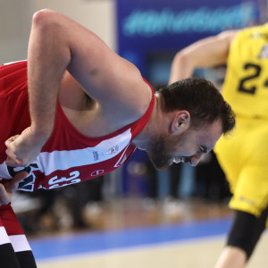 Κάταγμα στο δεξιό αντίχειρα ο Μιλουτίνοφ - Αμφίβολος ο Τζόουνς για τον τελικό