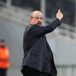 Ο Μπενίτεθ σηκώθηκε πρώτη φορά από τον πάγκο στο 22ο λεπτό του ματς με την Πλζεν