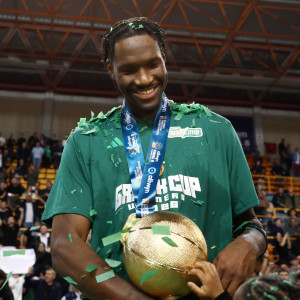 «Δεν σας ακούω καλά μέσα στις ιαχές για τον MVP»: Το πρώτο... πράσινο μήνυμα του Χέιζ-Ντέιβις