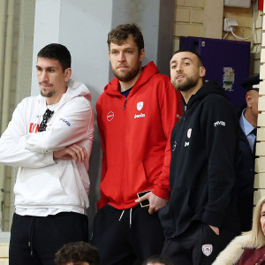 Απ' το αεροδρόμιο και πάλι στο γήπεδο: Βεζένκοφ, Λαρεντζάκης και Νετζήπογλου πήγαν στο ΣΕΦ