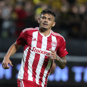 Σε ομάδα της Βραζιλίας συνεχίζει ο Τικίνιο Σοάρες