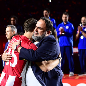 Ρέτσος σε Μαρινάκη: «Σε κοιτάζουμε στα μάτια - Θα είμαστε πρωταθλητές»