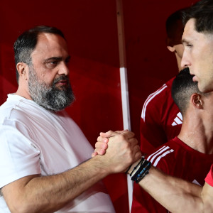 «Ντόπες» από Μαρινάκη σε Μεντιλίμπαρ και παίκτες: «Θέλω πέντε νίκες και πρόκριση - Είστε οι καλύτεροι»