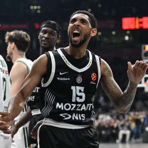 Ο Κάμερον Πέιν έμαθε ότι θα φύγει από την Παρτίζαν εν ώρα... αγώνα