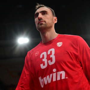 Ο Μιλουτίνοφ θέλει να παίξει στον τελικό με τον Παναθηναϊκό παρά το κάταγμα