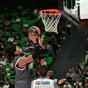 Γιατί ο Χολμς φοράει γυαλιά στον αγώνα του Παναθηναϊκού με τον Κολοσσό Ρόδου