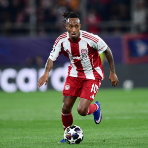 Φοβερό σουτ του Μαρτίνς, έδιωξε με δυσκολία ο Μπλάσβιχ (video)