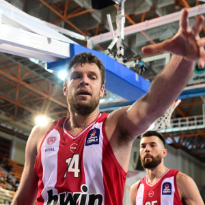 Η παρακάμερα του Ολυμπιακού στον ημιτελικό του Allwyn Final-8 (video)