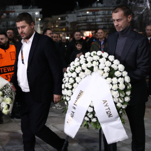 Συγκίνηση στην Τούμπα: Τσέφεριν και Γκαγκάτσης τίμησαν τη μνήμη των νεκρών οπαδών του ΠΑΟΚ (video)