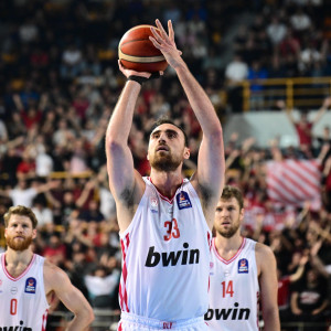 Ο Μιλουτίνοφ παρά τον τραυματισμό έκανε 2/2 βολές κόντρα στον Παναθηναϊκό (video)