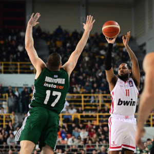 Οι παίκτες του Ολυμπιακού τα... «έσπασαν» στο πρώτο ημίχρονο απέναντι στον Παναθηναϊκό