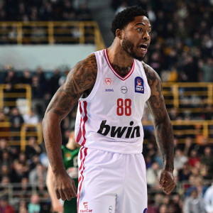 Αυτά έκανε ο Ταϊρίκ Τζόουνς στο πρώτο του ντέρμπι αιωνίων