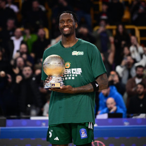 Ο Χέιζ-Ντέιβις την Κυριακή πάτησε Ελλάδα και το Σάββατο ήταν MVP του τελικού Κυπέλλου!