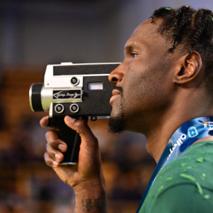 Η vintage κάμερα που κινηματογράφησε ο Χέιζ-Ντέιβις τους πανηγυρισμούς στην Κρήτη (video)