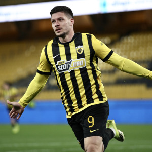 Ωραία κάθετη του Μάνταλου, ο Γιόβιτς με πλασέ το 2-0 (video)