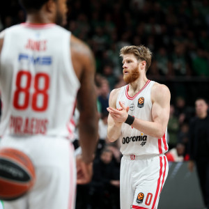 Ο Ολυμπιακός αποφασίζει αν θα αντιδράσει ή θα «χαλάσει» το μυαλό του