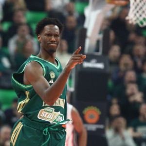 Είναι ωραίος ο... νέος: Το ντεμπούτο του Χέιζ-Ντέιβις στα «πράσινα» μέσα απ' την κάμερα της EuroLeague (video)