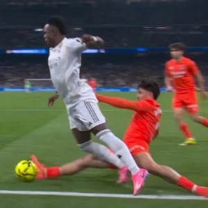 «Σκάνδαλο»: Έντονες αντιδράσεις για το πέναλτι που κέρδισε η Ρεάλ απέναντι στην Σοσιεδάδ (video)