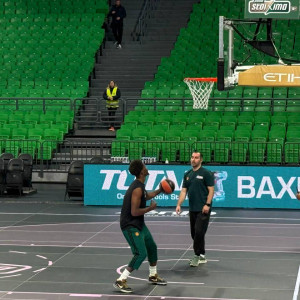 Ο Χέιζ-Ντέιβις έκανε το πρώτο του ζέσταμα στο «T-Center» με Μπετόβεν (video)